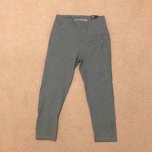 NWT VSX Sport Knockout Capris